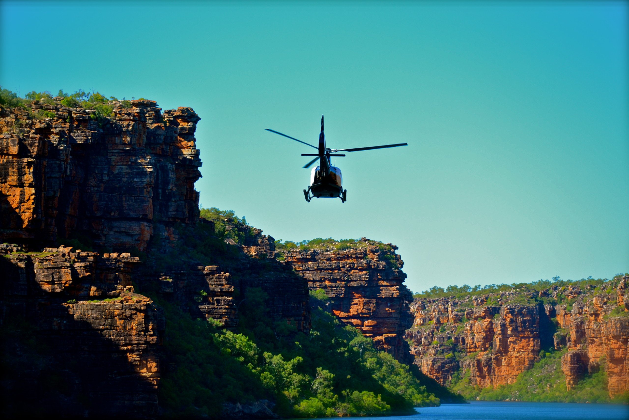 TrueNorth_Helicopter_Cliff